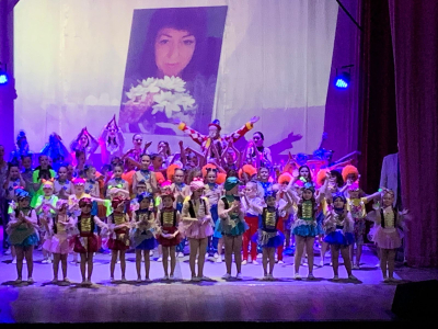 Концертная программа "Дарите женщинам цветы".